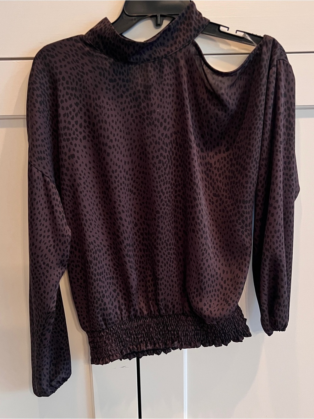 Peyton Jensen Mock-Neck Asymmetric Cutout Brown/Black Animal Print Blouse-xs